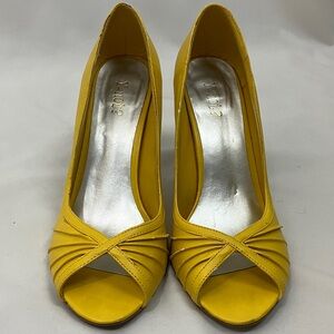 Y-not?  Yellow Peep-Toe Heels Women’s Size 8.5